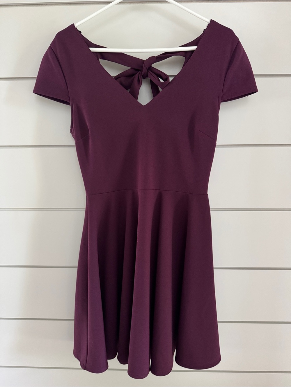B. Smart Plum V-Neck Short Sleeve Mini Dress